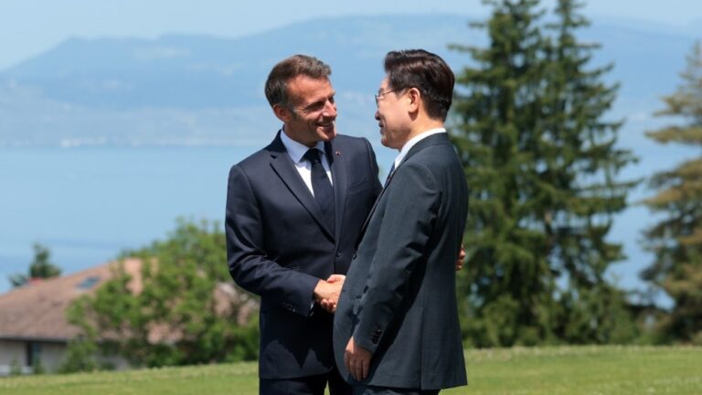 Lee Macron