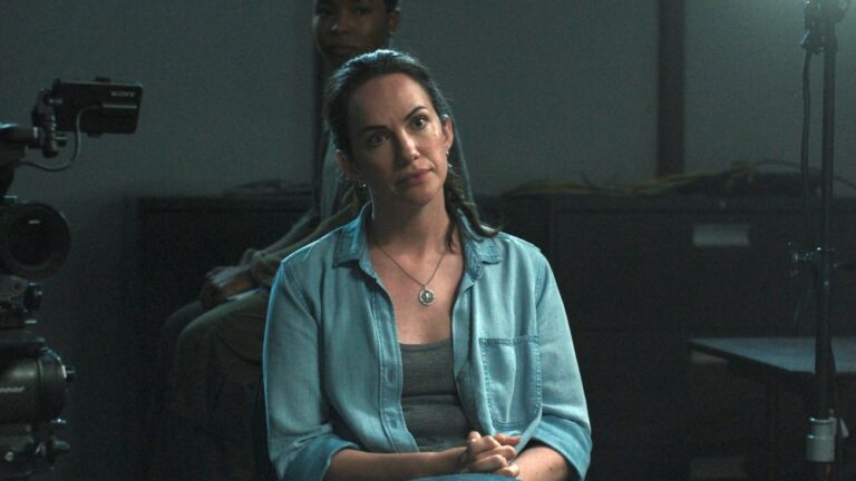 Kate Siegel in Mike Flanagan's "Carrie"