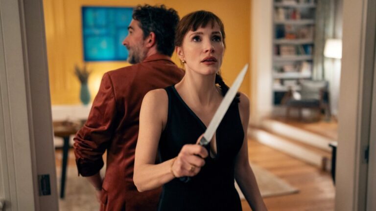 OTHER MOMMY, from left: Jay Duplass, Jessica Chastain, 2026. ph: Bernard Walsh /© Universal Pictures /Courtesy Everett Collection